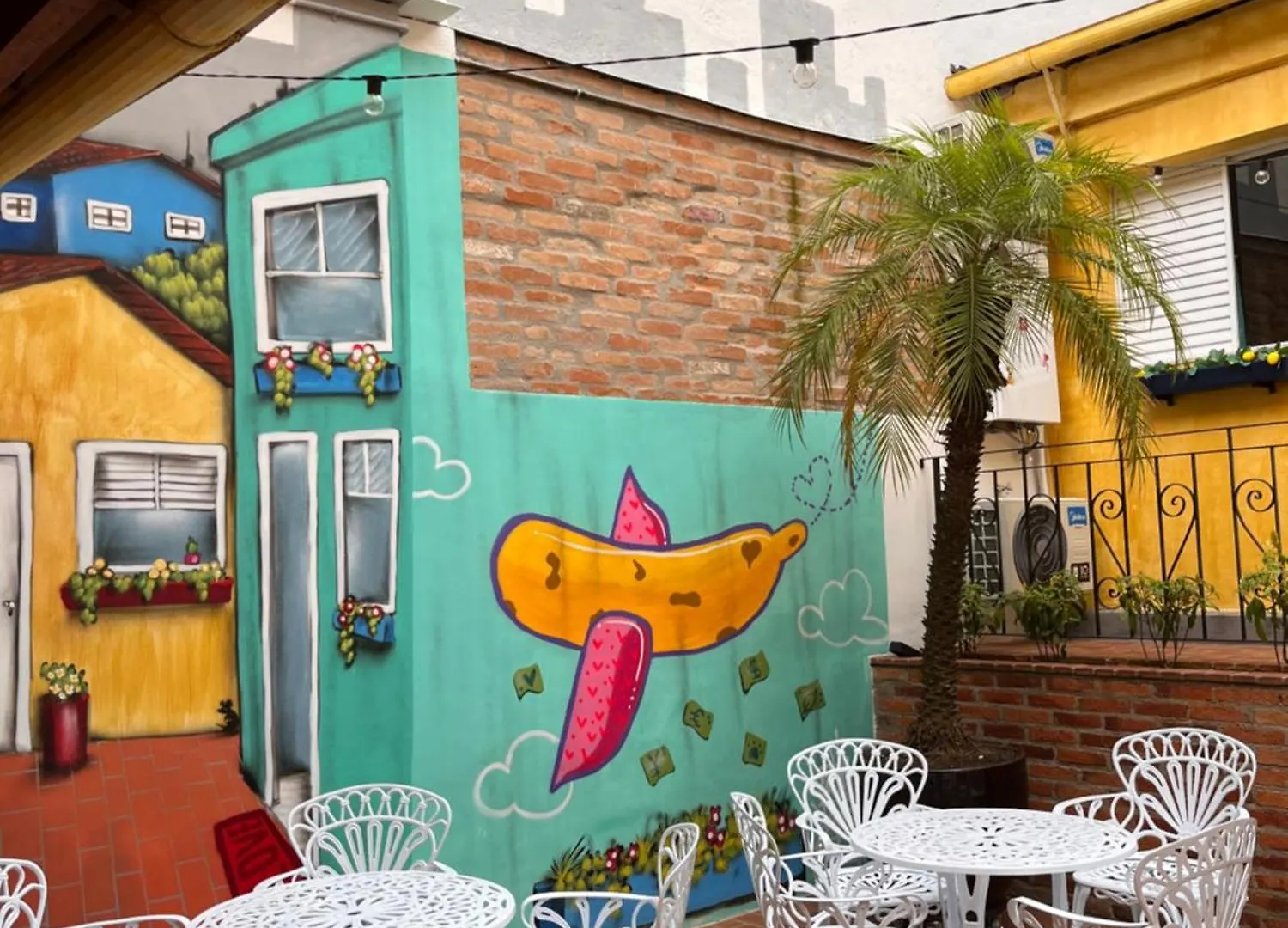 Hostel Pousada Bat N Breakfast No Beco Do Batman Sao Paulo Brazil